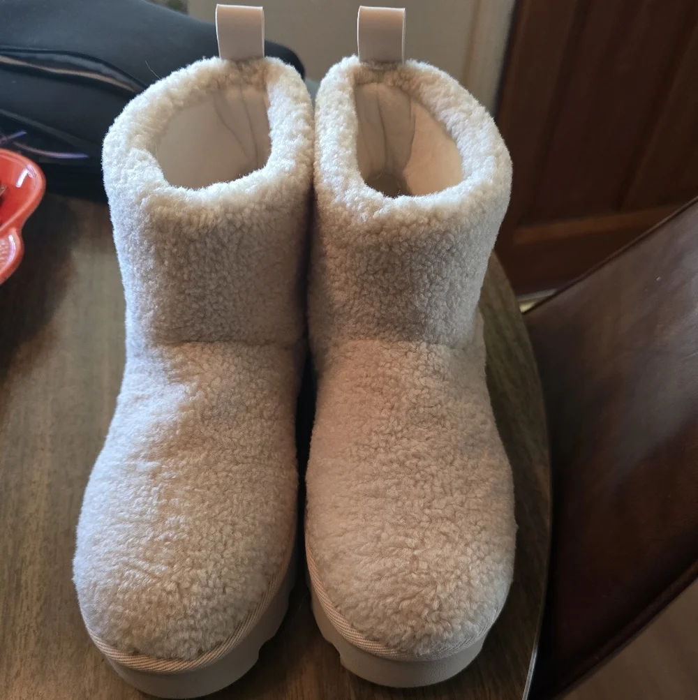 Michael Kors Winnie Faux Shearling Boot In Natural Size 7